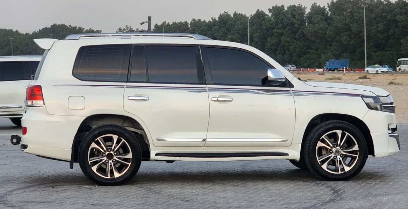 تويوتا لاند كروزر GXR V6 MODEL 2011 UPGRADE 2021