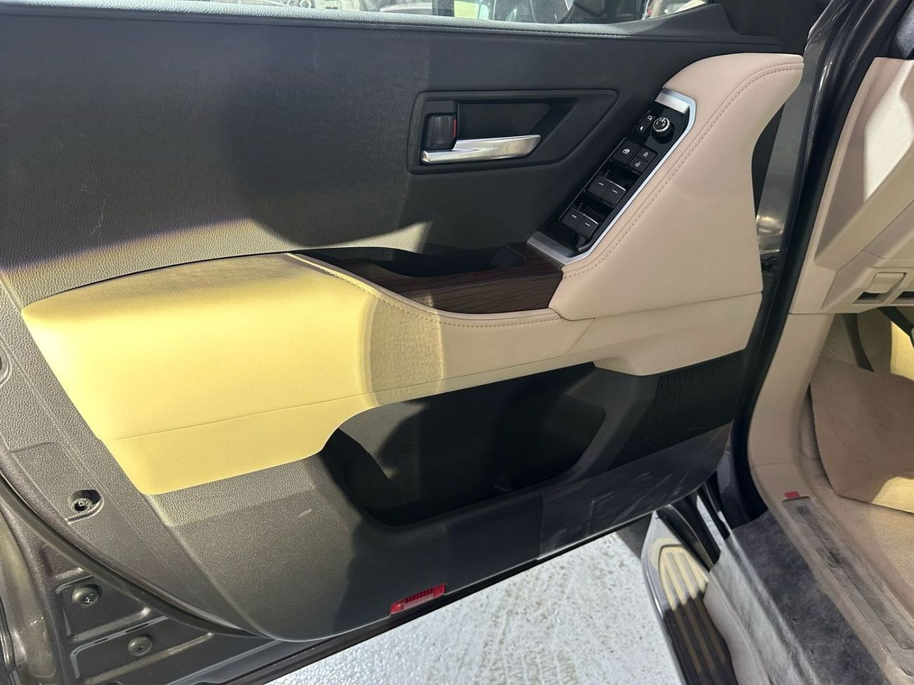 تويوتا لاند كروزر GXR3 3.5L FULL WITH JBL AND BIG KIT