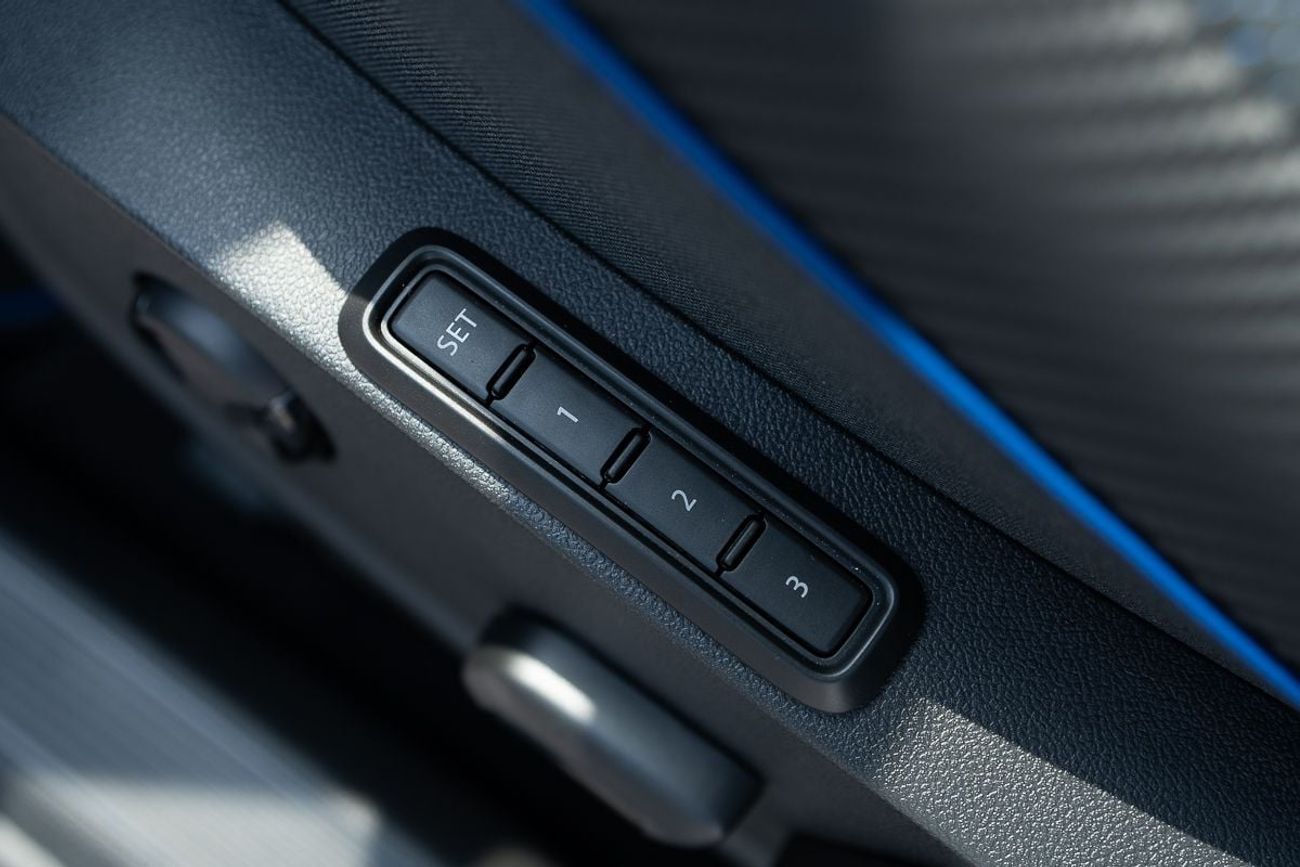 فولكس واجن جولف ار Topline 2.0L( 333HK) 2025