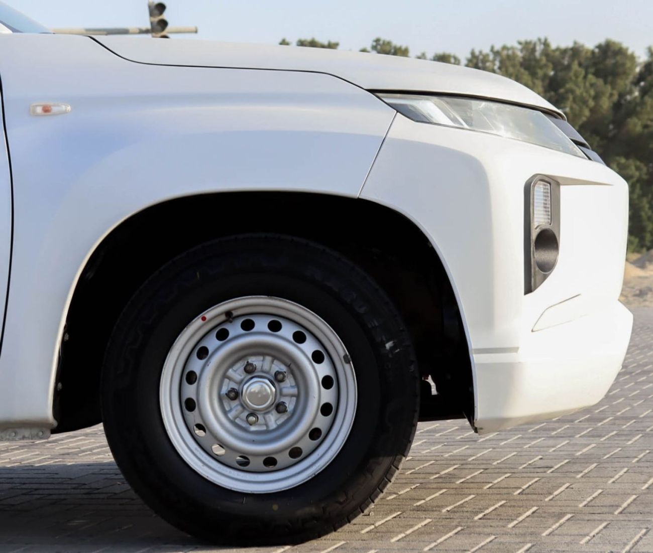 Mitsubishi L200 GL 2.4L (128 HP) Double Cab Utility Mitsubishi L200 2.4 L RWD 2020 GCC accident-free in excellent co