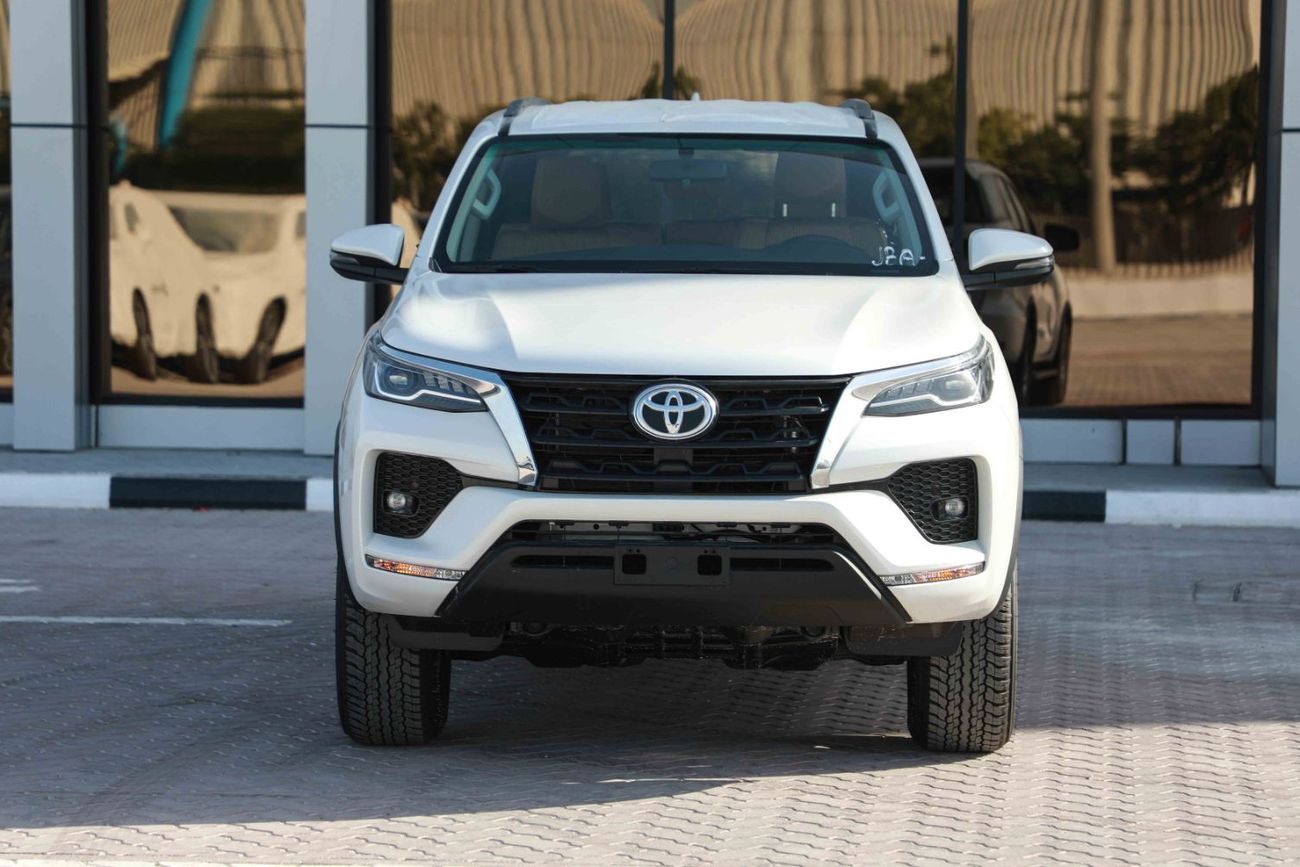 تويوتا فورتونر 2025 Toyota Fortuner GXR 4.0 - Platinum White inside Beige | Export Only