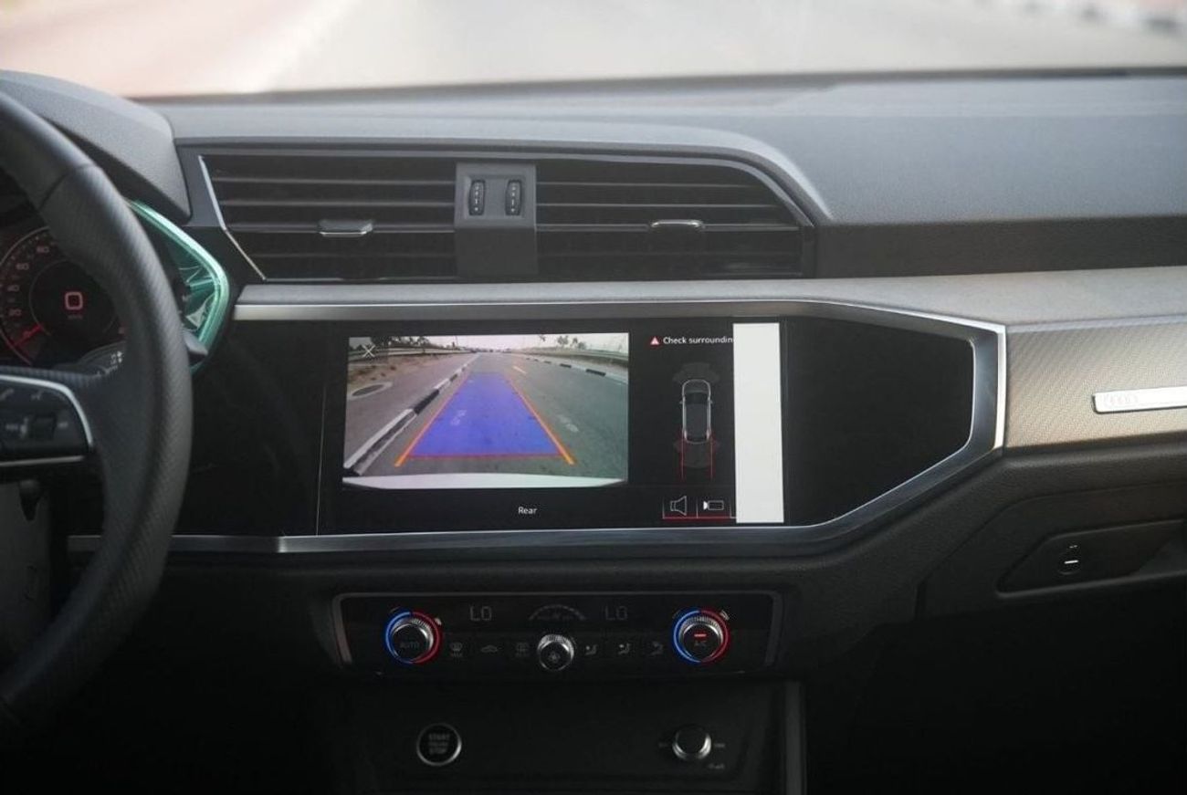 Audi Q3 2024 Audi Q3 40TFSI  S-Line SUV 2.0L White 0Km