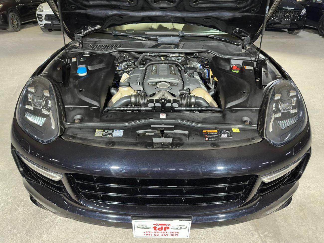 Porsche Cayenne Turbo S 4.8L (570 HP) 2016 | CARBON CERAMIC BRAKES (PCCB) | CARBON INTERIOR PACKAGE | SUNROOF