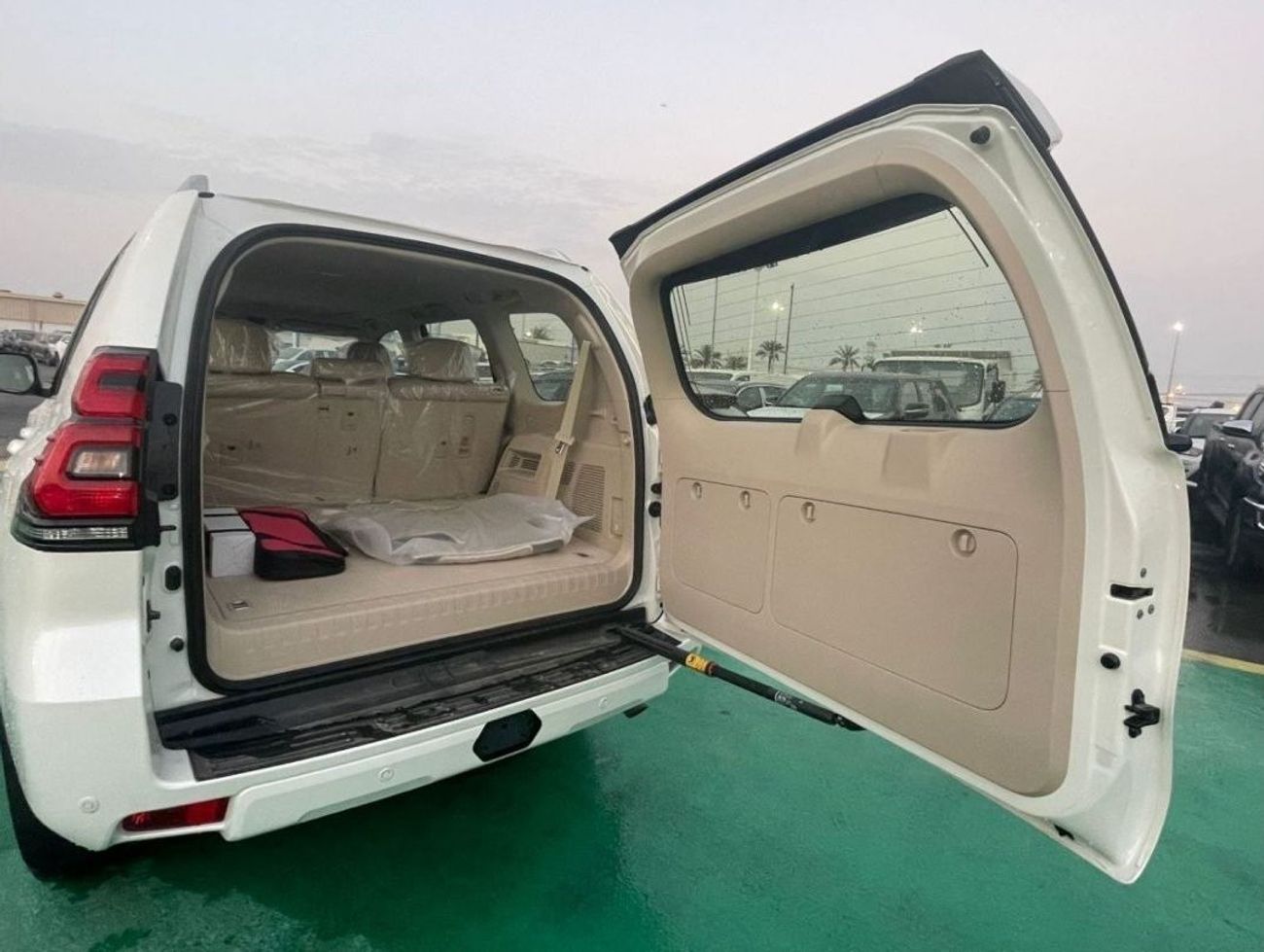 Toyota Prado 2023 TOYOTA PRADO 4.0l V6 VXR PETROL ZERO KM