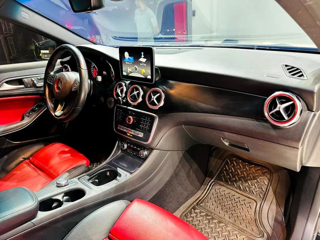 مرسيدس بنز GLA 250 Std 2.0L (208 HP)