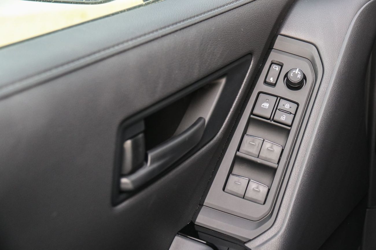 Toyota Land Cruiser GXR 4.0L Toyota Land Cruiser GXR 2025 | 4L | BASIC | Ramadan Offers.