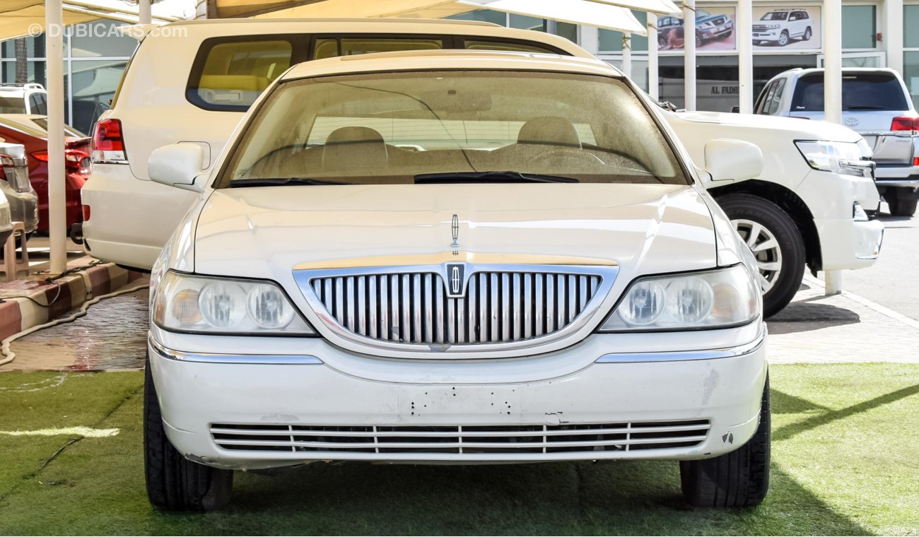 Lincoln Town Car Signature Limited