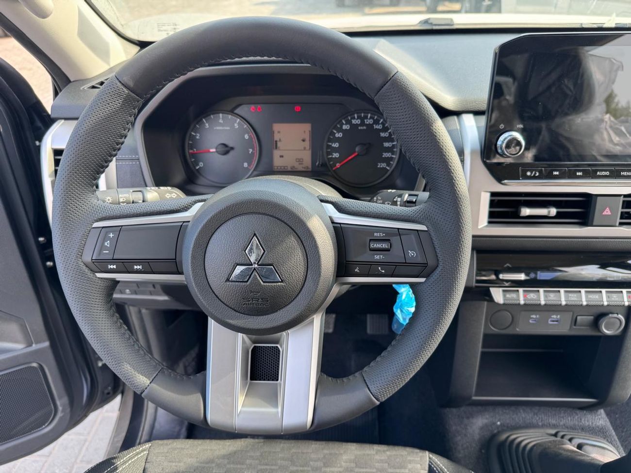 Mitsubishi L200 MITSUBISHI L200 Petrol Double Cabin 4WD 5MT 2.5L GLX -FULL OPTION_Grey