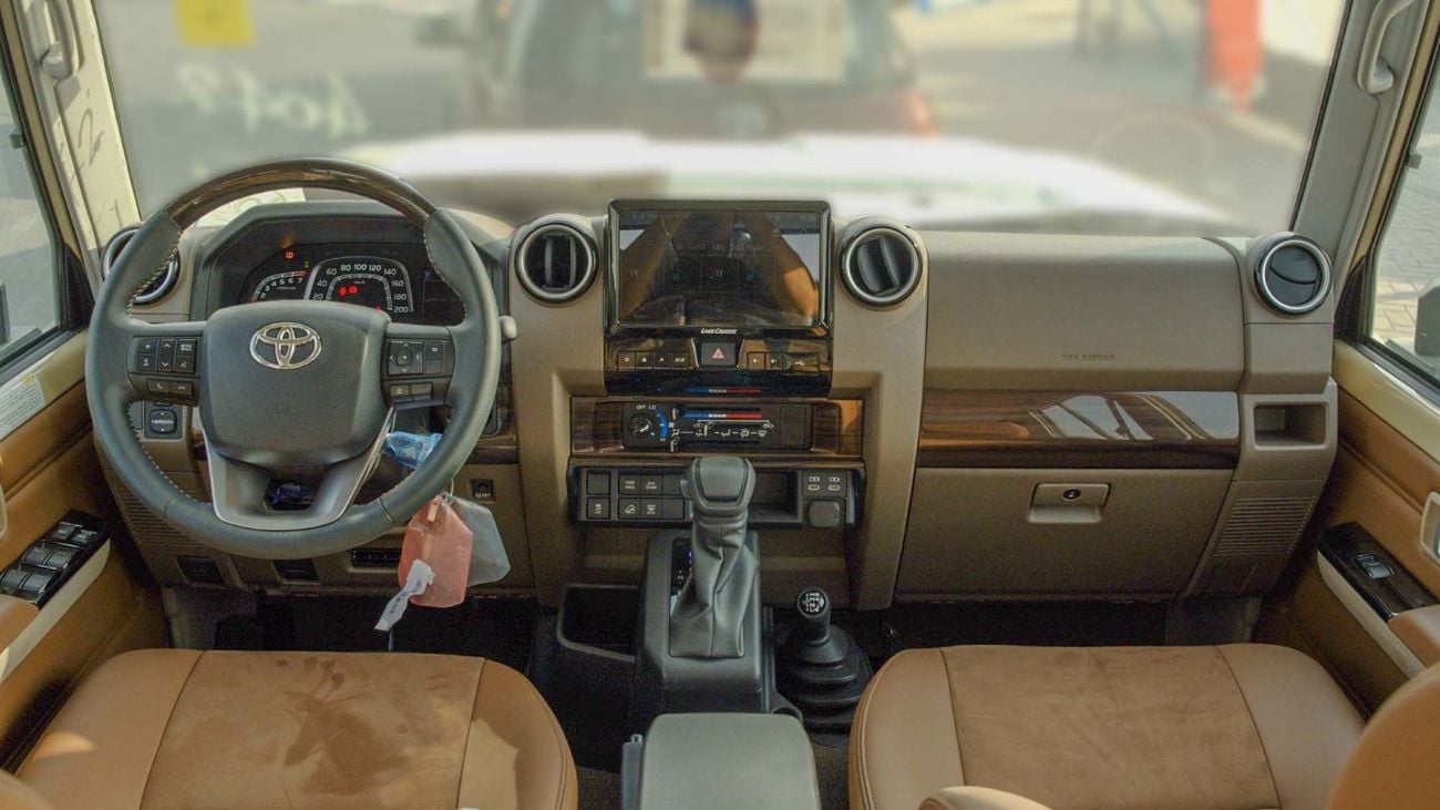 تويوتا لاند كروزر 70 2025 Toyota Land Cruiser LC 76 4.0L AT Petrol Full Option (Beige)