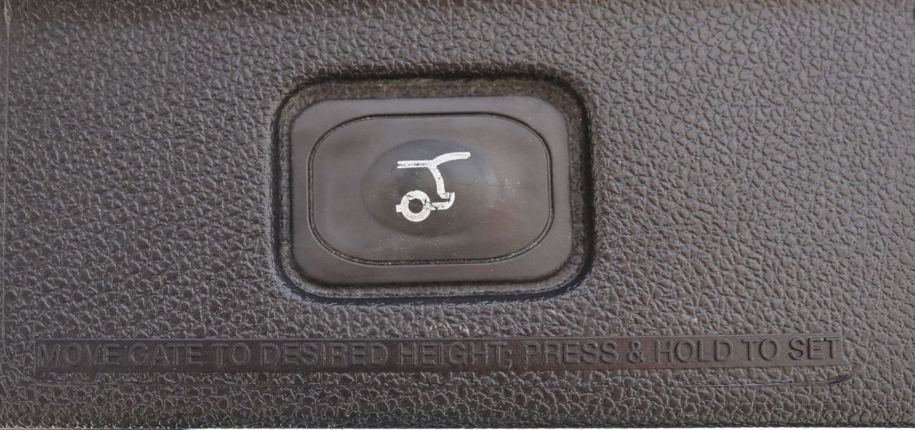 Ford Explorer XLT 3.5L Ford Explorer - 2017 - GCC - Full Option  - 6 V- XLT - 4WD - 3.3L -7 Seats - In excellent c