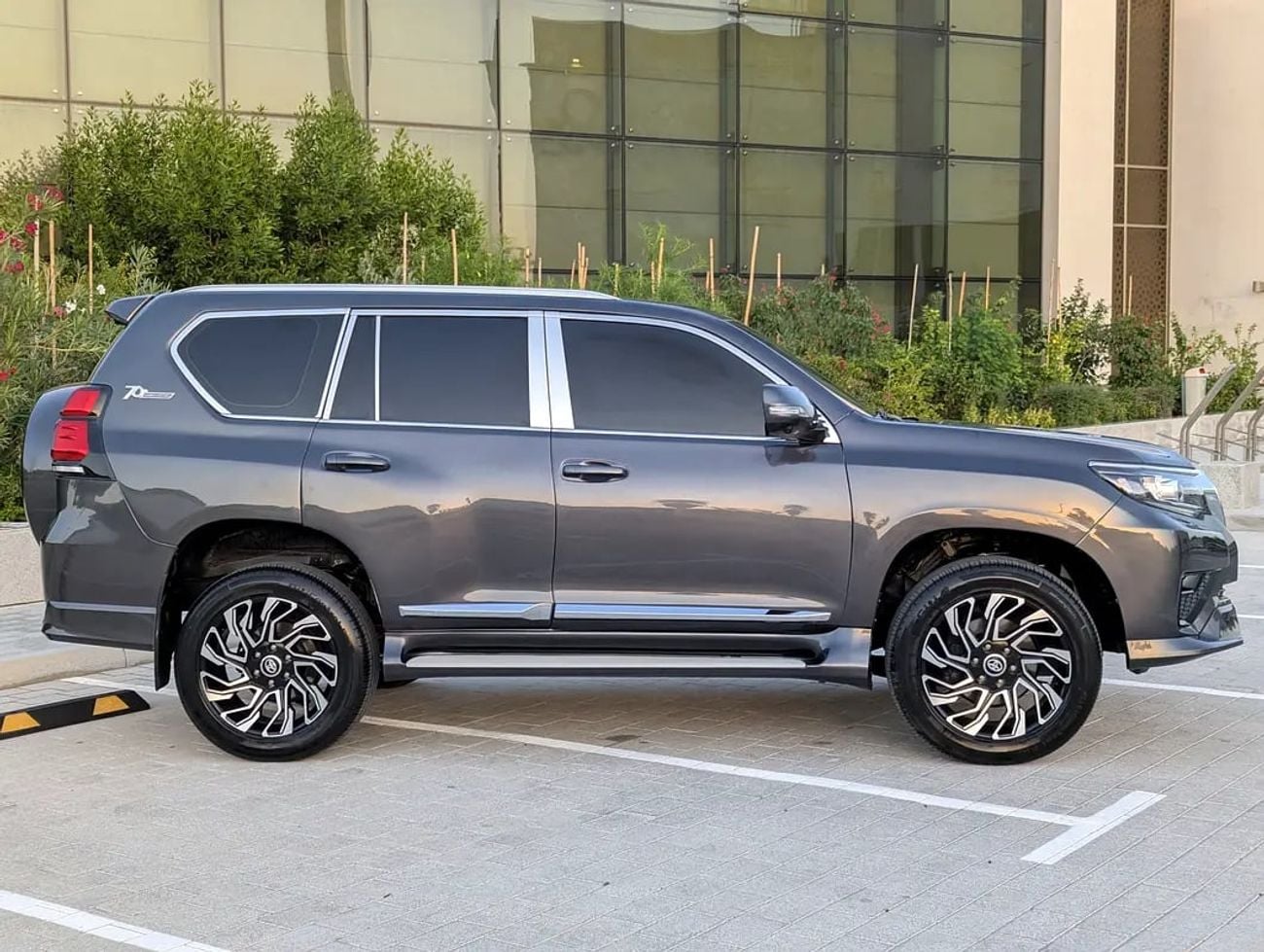 Toyota Prado TX-L Facelifted With Interior And Exterior TXL GCC Specs In excellent Condition
