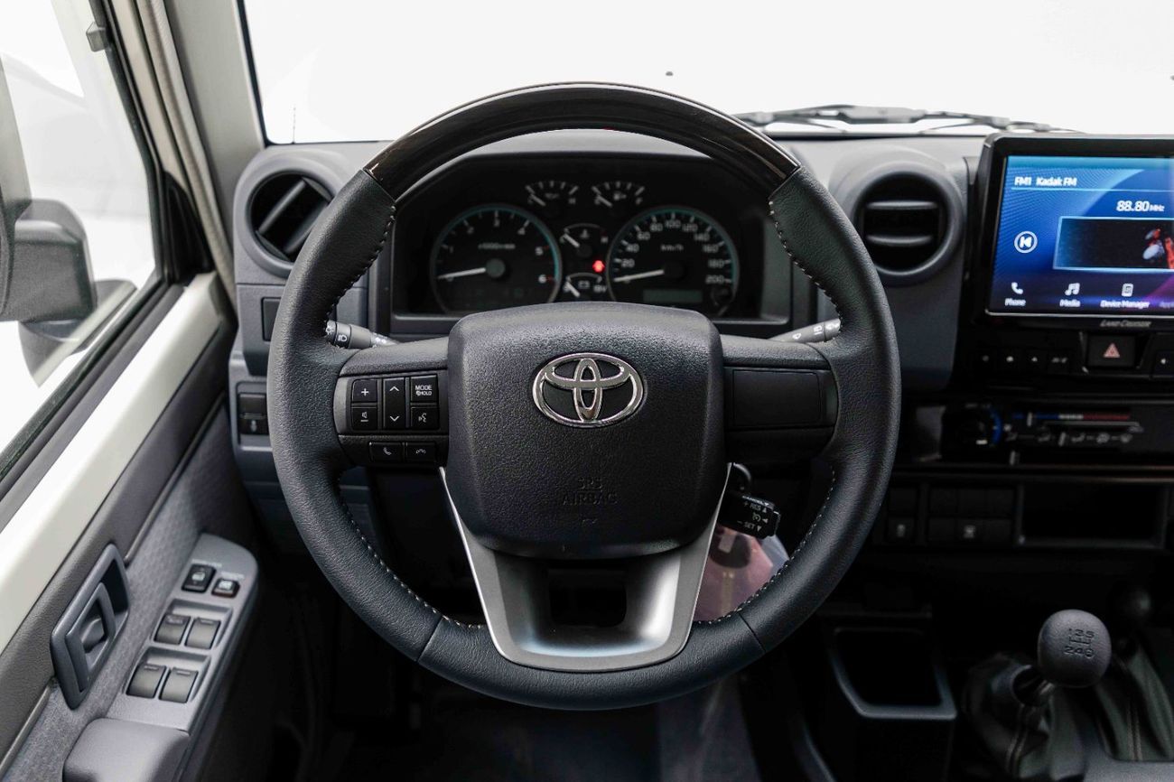 تويوتا لاند كروزر 70 Hardtop 2.8L - Manual - White Inside Bluish Grey | Export Only