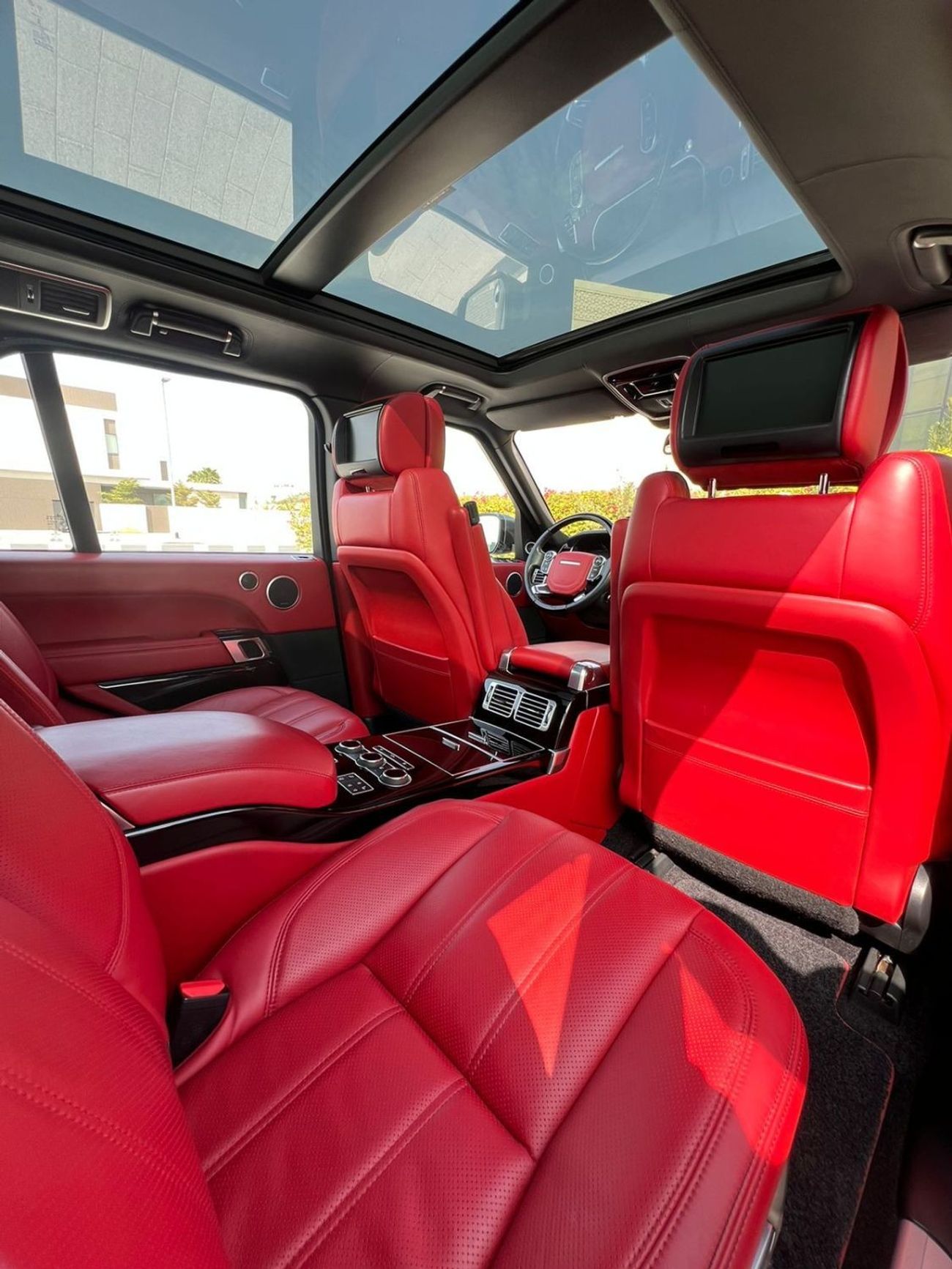 Land Rover Range Rover Range Rover Vogue Autobiography 5.0 L V8 Panoramic  Full option  GCC 2014 96,000 km  Full Service Hi