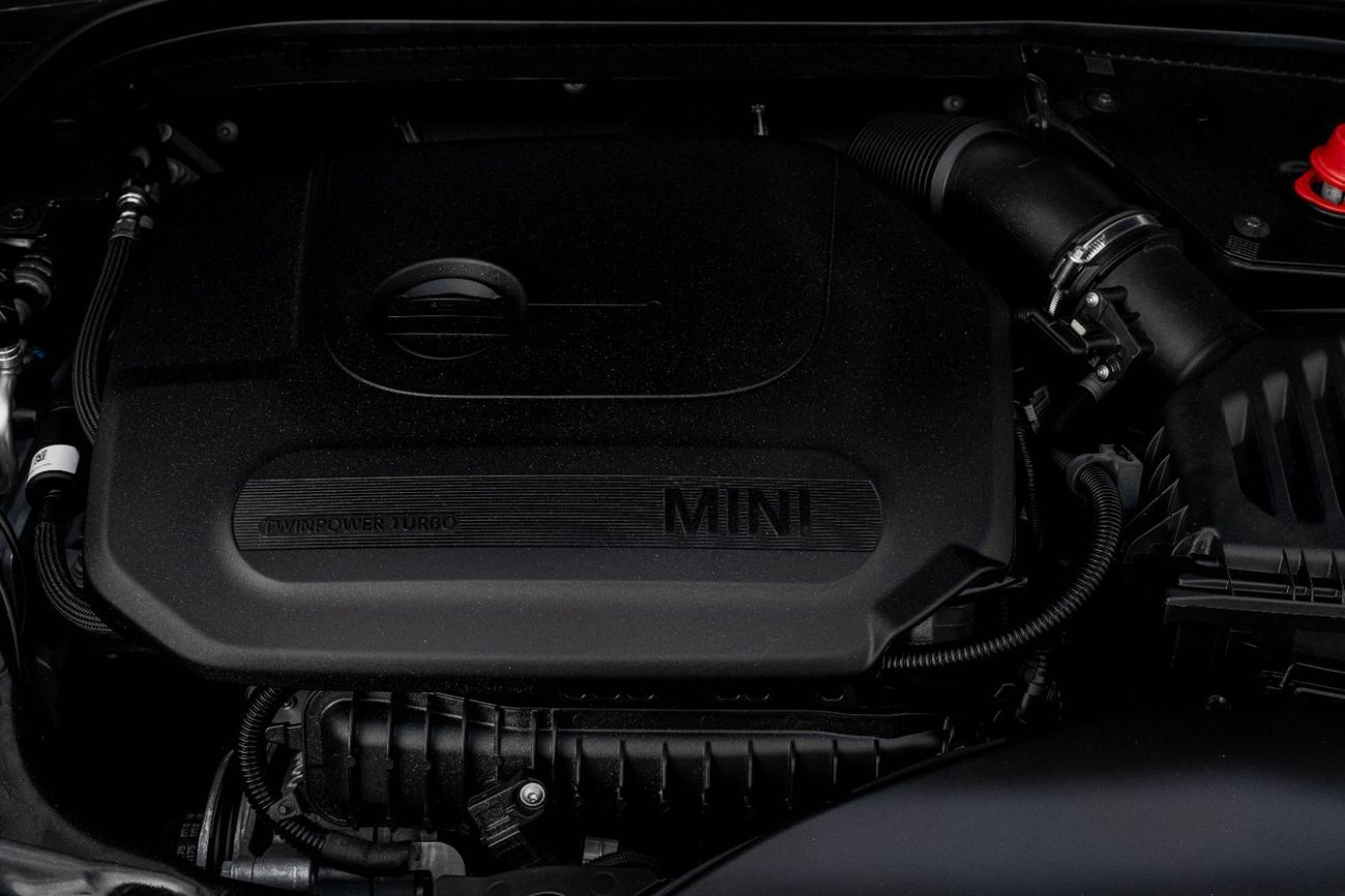 Mini Cooper 1,371 P.M  | 0% Downpayment | Mini Cooper 4 Door | Low Kms!