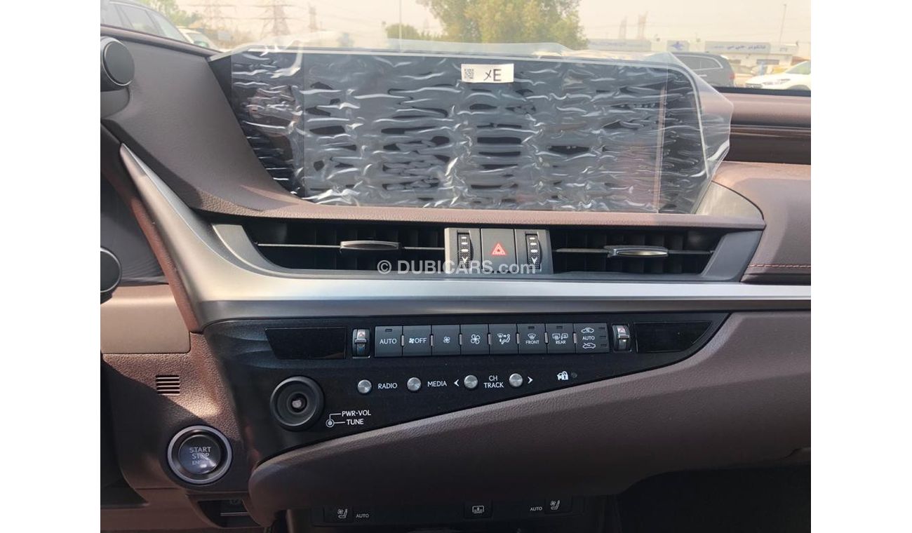 لكزس ES 350 لكزس ES 350 ، كامل الخيار ، 3.5 لتر ، V6 ، موديل 2020 مع سقف بانورامي وكاميرا 360 درجة ، للتصدير وال