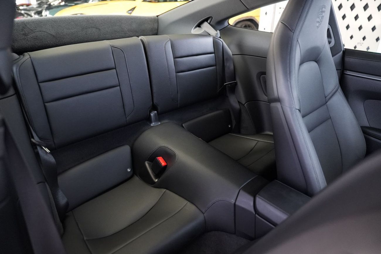 Porsche 911 Carrera S 3.0L (445 HP) Coupe