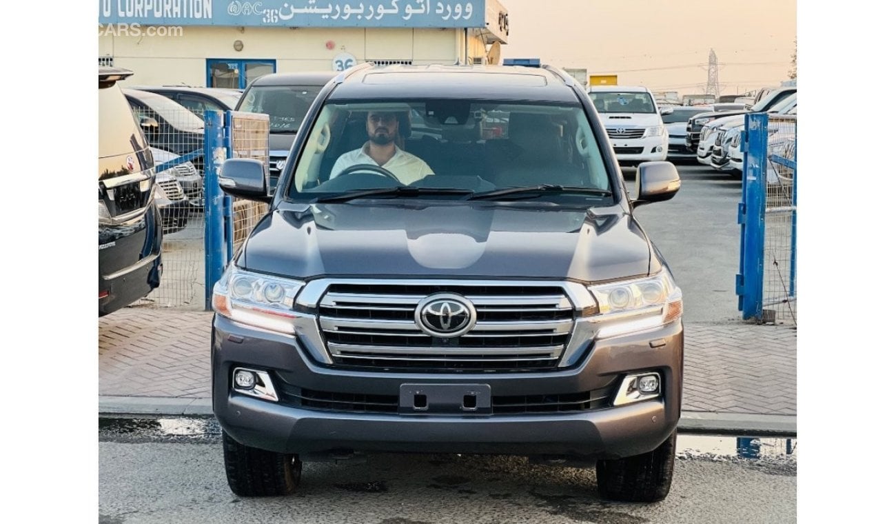 تويوتا لاند كروزر Toyota Landcruiser Sahara RHD Diesel engine model 2021 full option top of the range