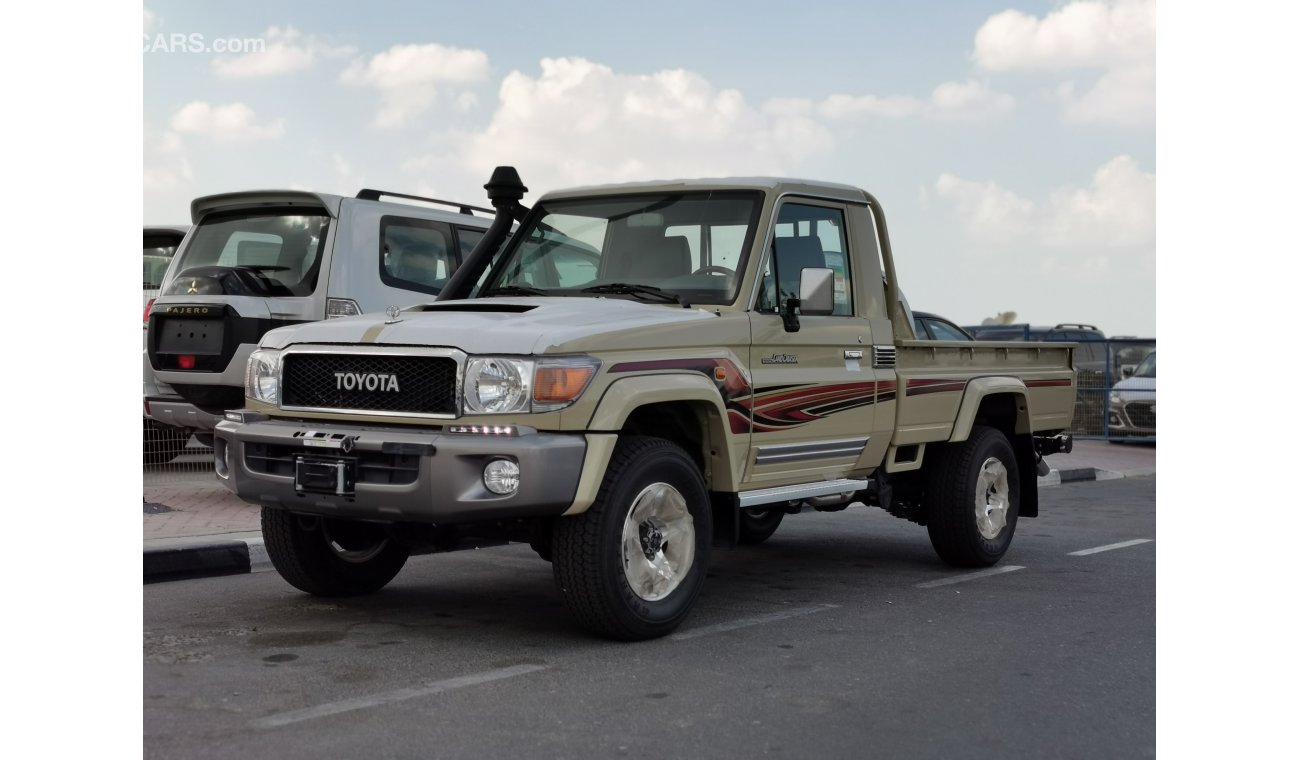 Toyota Land Cruiser Pick Up 4.5L, DIESEL, 4WD, 16" ALLOY RIMS, XENON HEADLIGHTS (CODE # LCSC01)