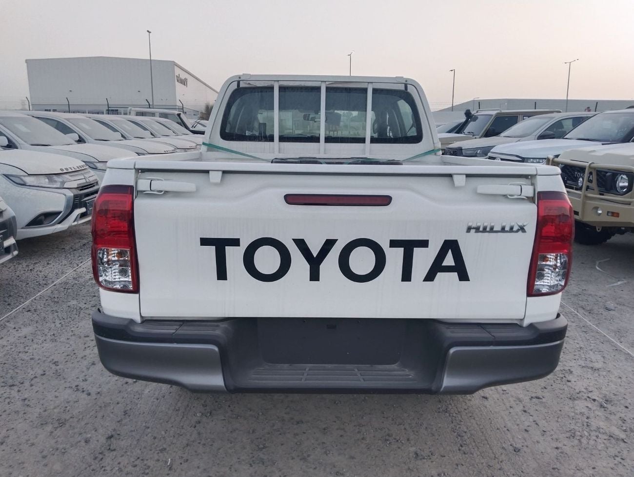 تويوتا هيلوكس GL Toyota Hilux Country Double Cab 4F 2.4L Manual Diesel | 03 Years Warranty