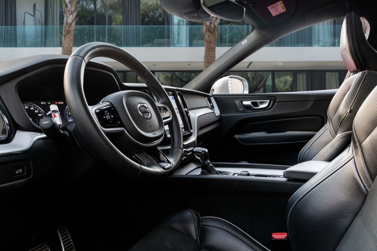 Volvo XC60 R-DESIGN | 1,958 P.M | 0% Downpayment |