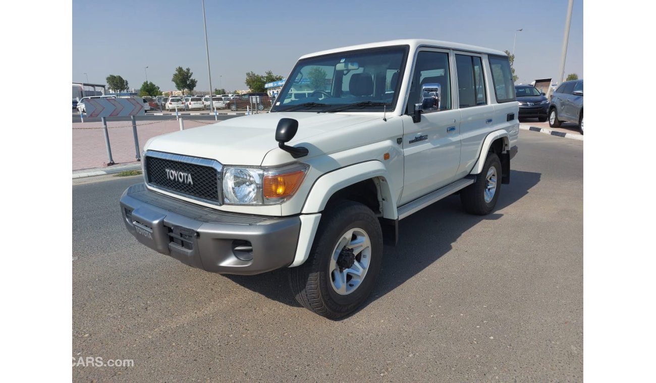 تويوتا لاند كروزر هارد توب Petrol 4.0L 2014 manual gear right hand drive