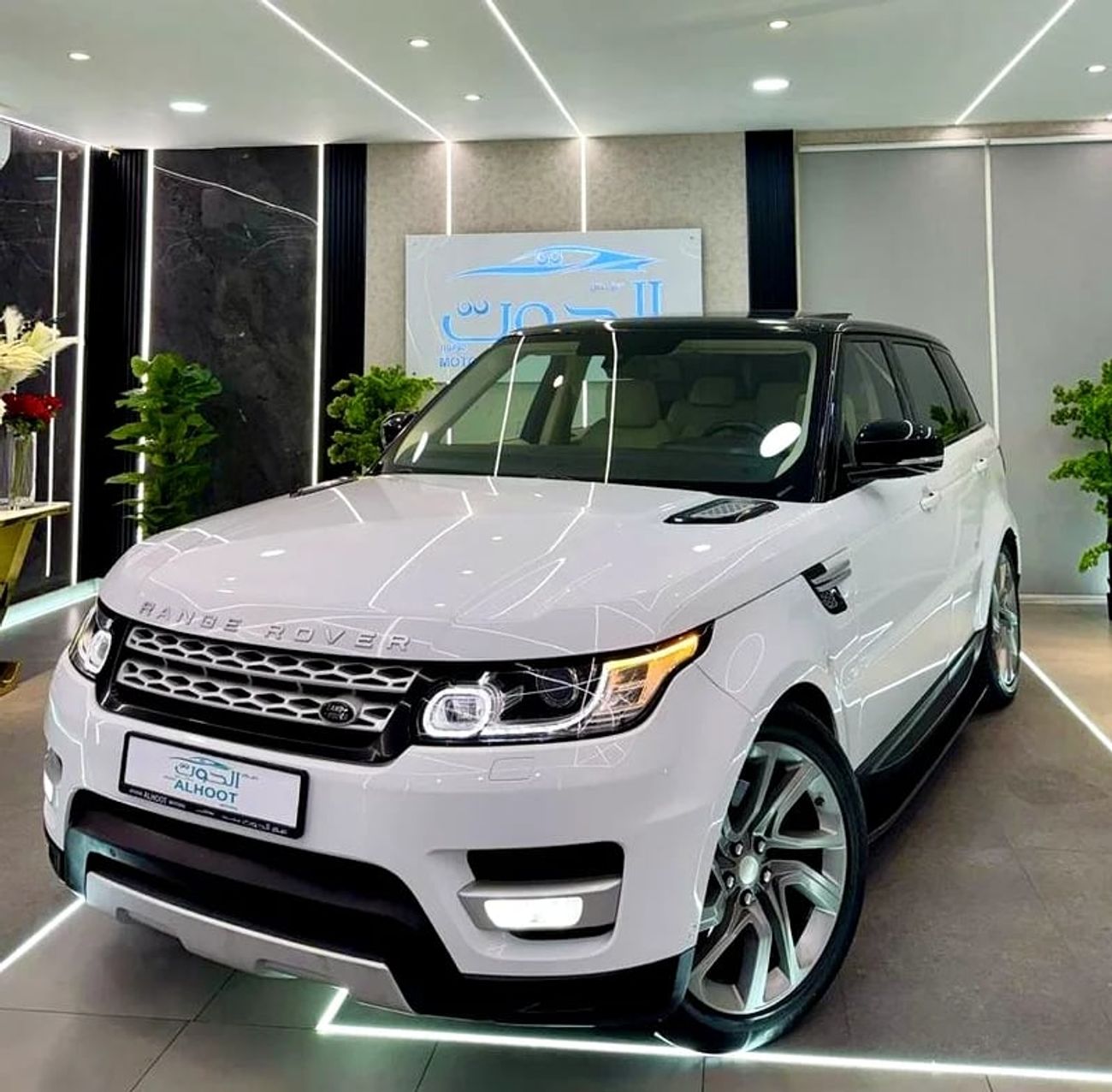 Land Rover Range Rover Sport Supercharged 5.0L SUPERCHARGED V8 || GCC SPECS || FULL OPTIONS || FREE ACCIDENTS