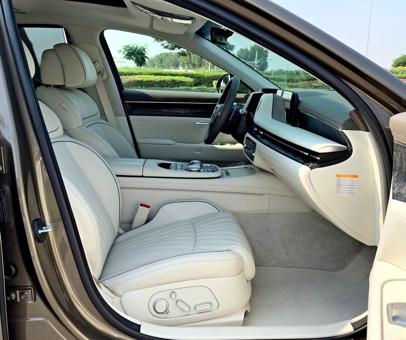 Genesis G90 2023 Genesis G90 3.5 Turbo E-Supercharged AWD, Dealer Warranty, GCC Specs (Carbon Package Int)