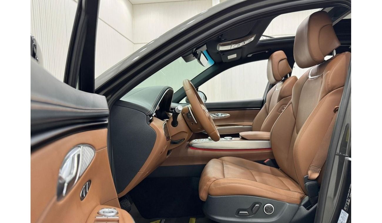 جينيسس GV70 Prestige 2023 Genesis GV70, 2028 Genesis Warranty + Service Pack, Fully Loaded, Very Low Kms, GCC