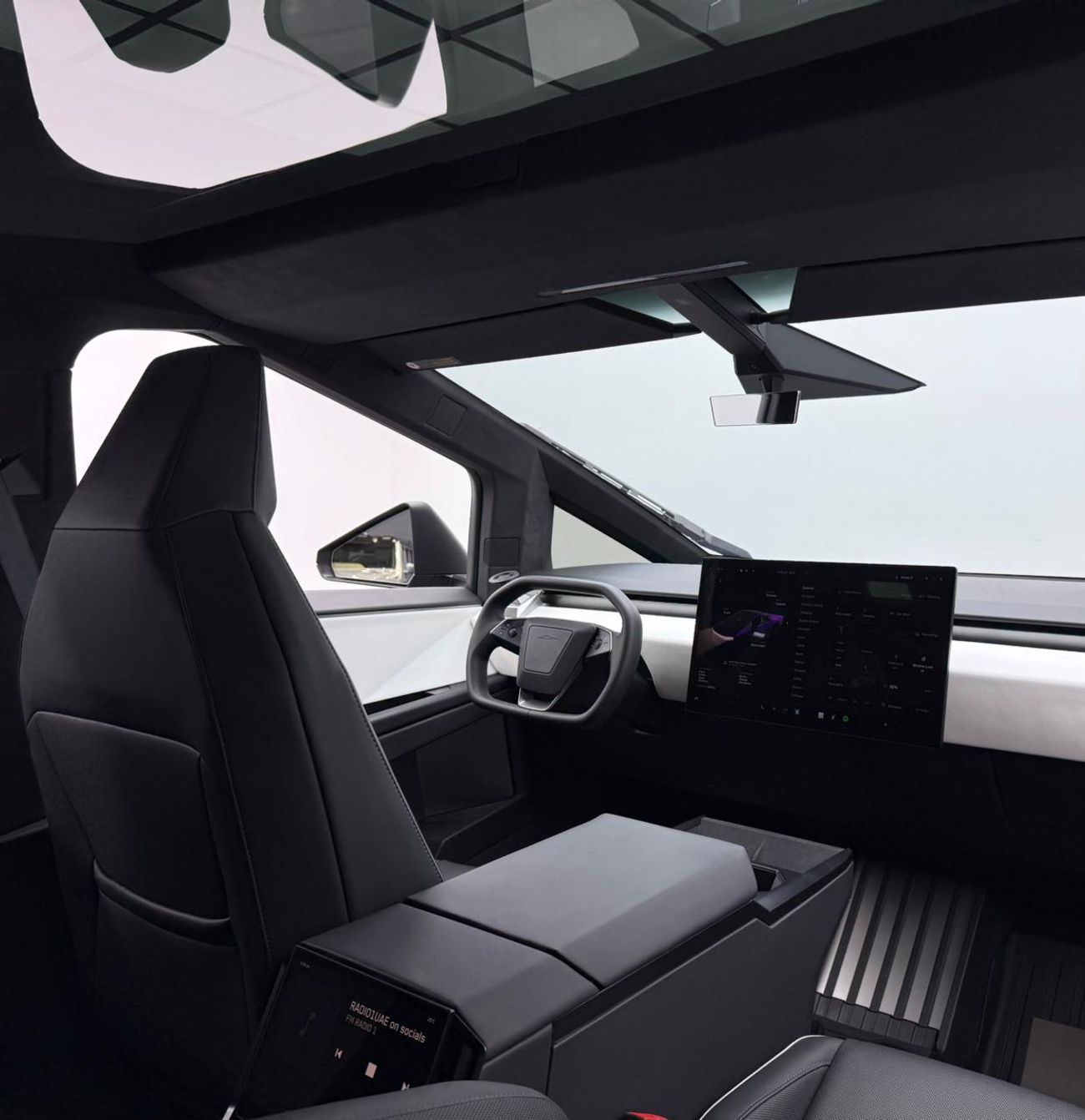 Tesla Cybertruck 2024 Tesla Cybertruck Foundation, Armor Glass, Very Low Km, Excellent Condition, American