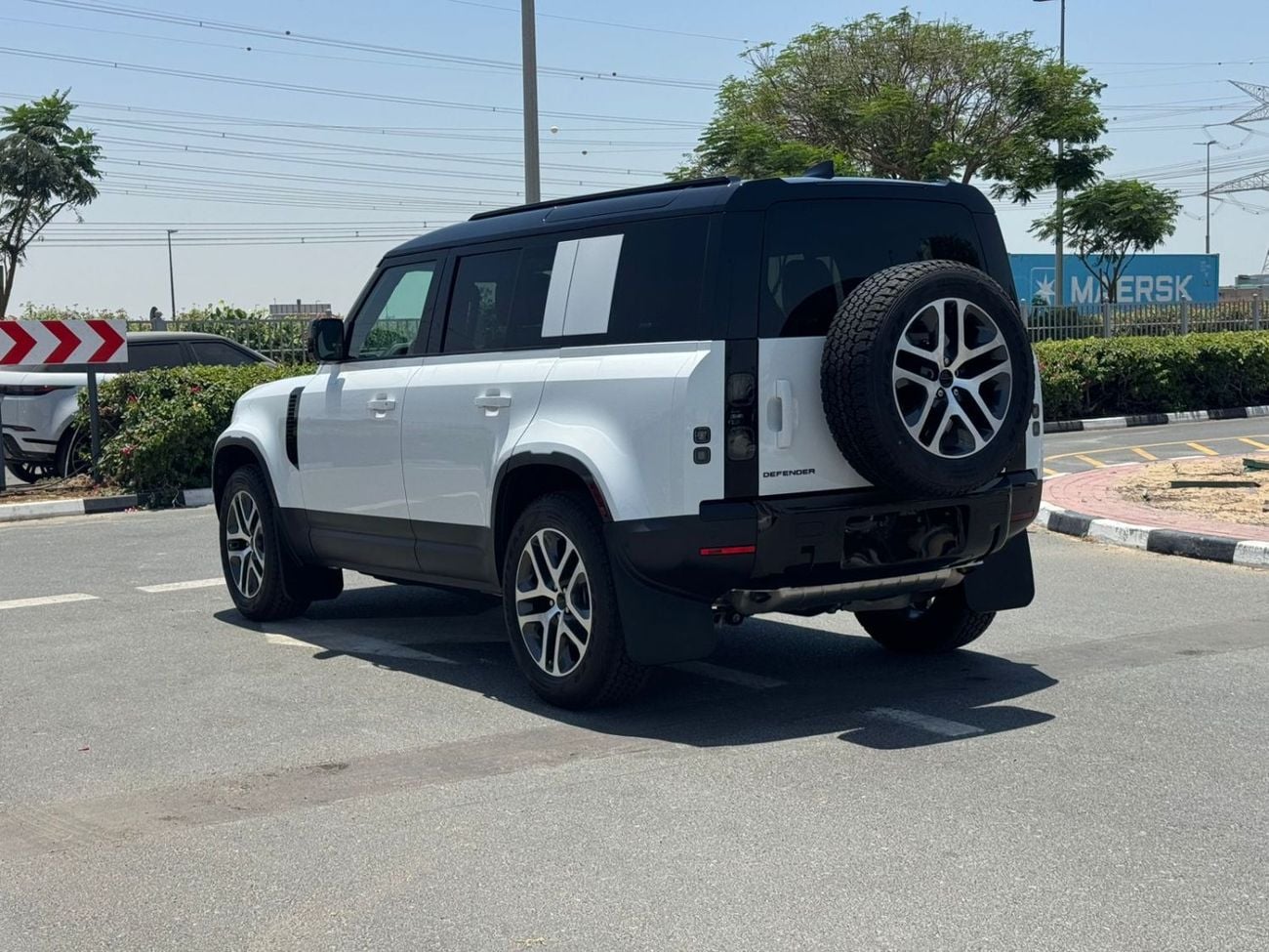 Land Rover Defender 2026 LAND ROVER DEFENDER P300