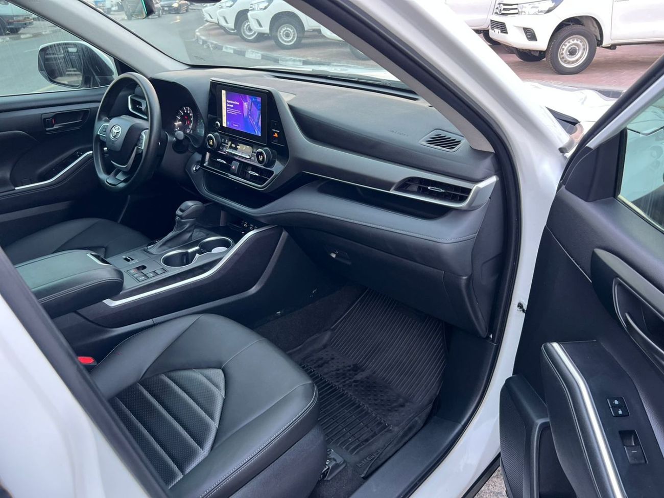 Toyota Highlander 2023 Toyota Highlander LE+  - 2.4L V4 Turbo FWD -  Rear Camera - Leather seat - 7 Seats