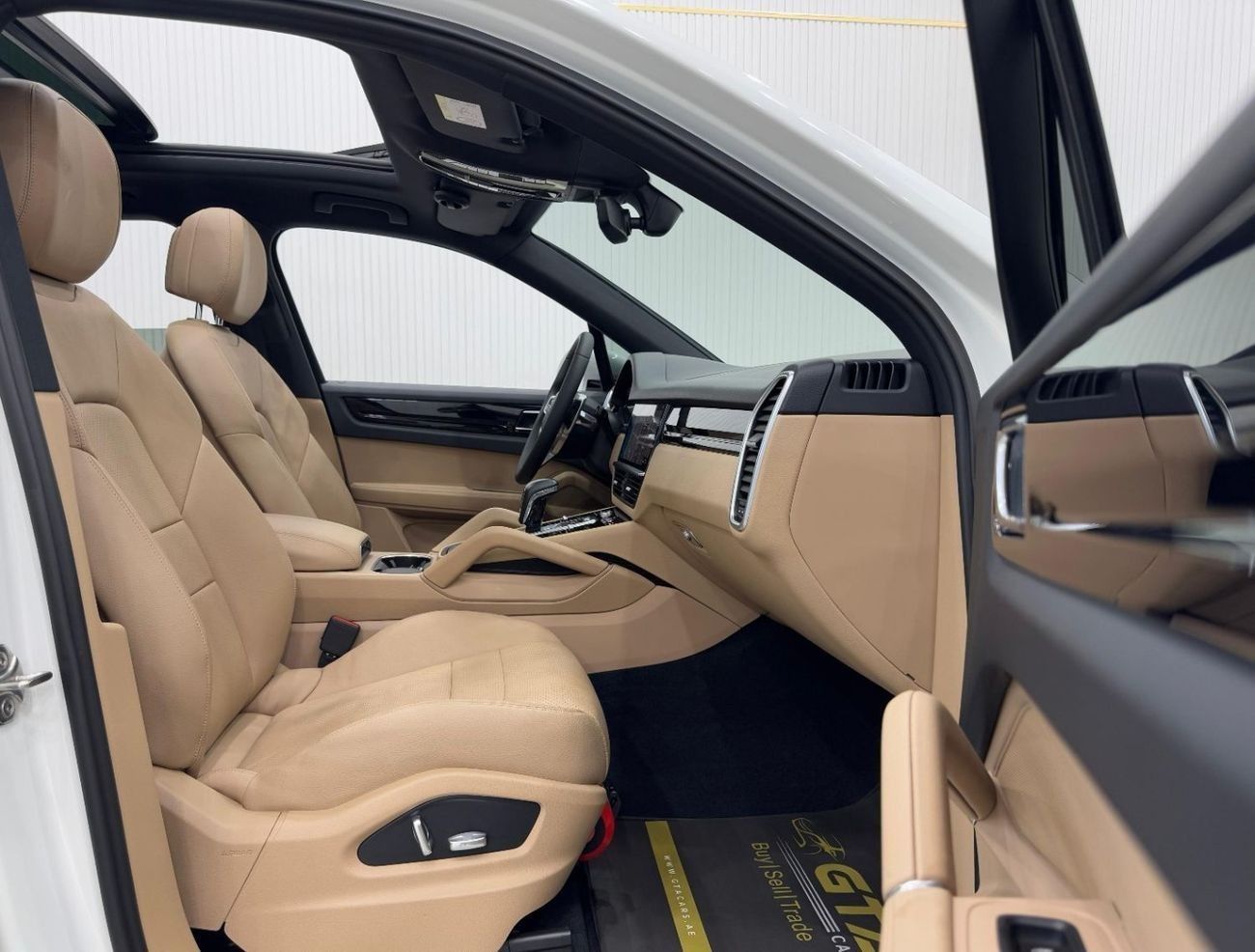 Porsche Cayenne Std 3.0L (340 HP) 2018 Porsche Cayenne, Warranty, Full Porsche Service History, GCC