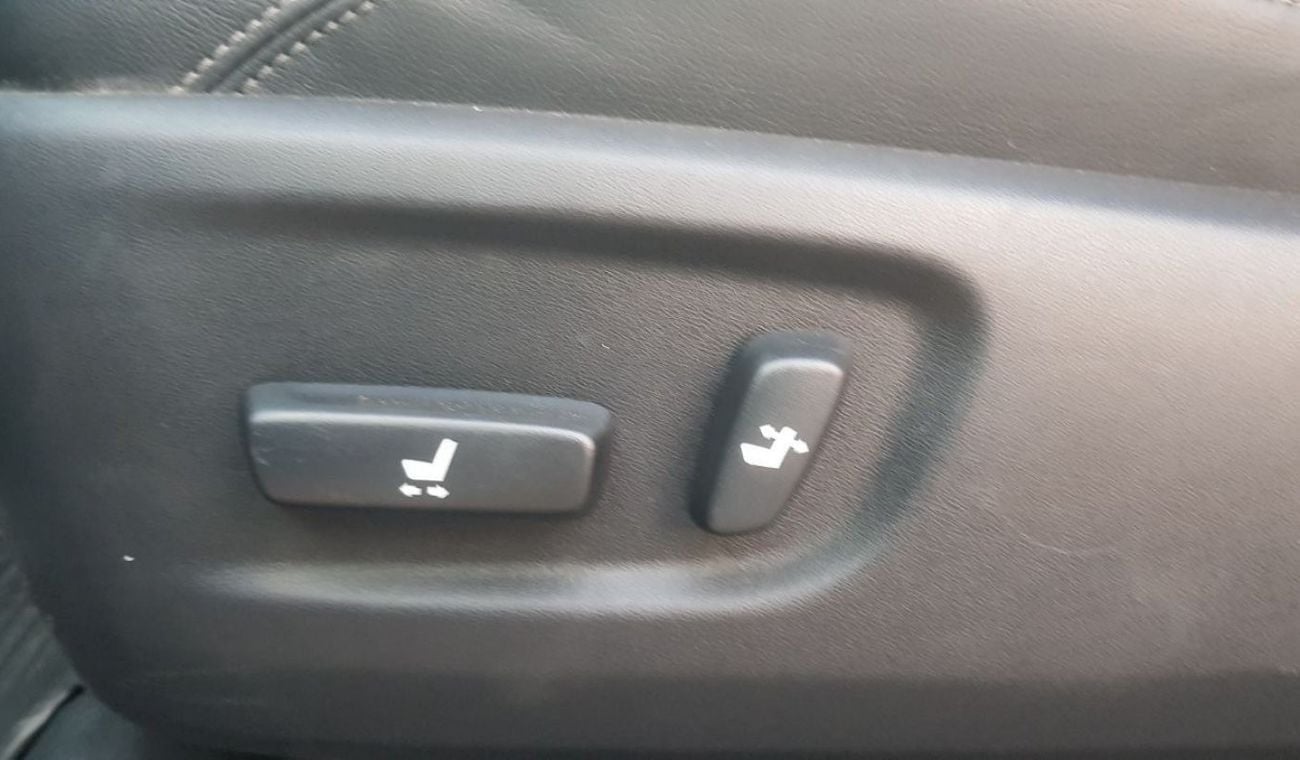 Toyota Prado 2.7cc PETROL LEATHER SEATS ELECTRIC SEATS 7 SEATER FACELIFTED INTERIOR AND EXTERIOR TO 2022 DESIGN