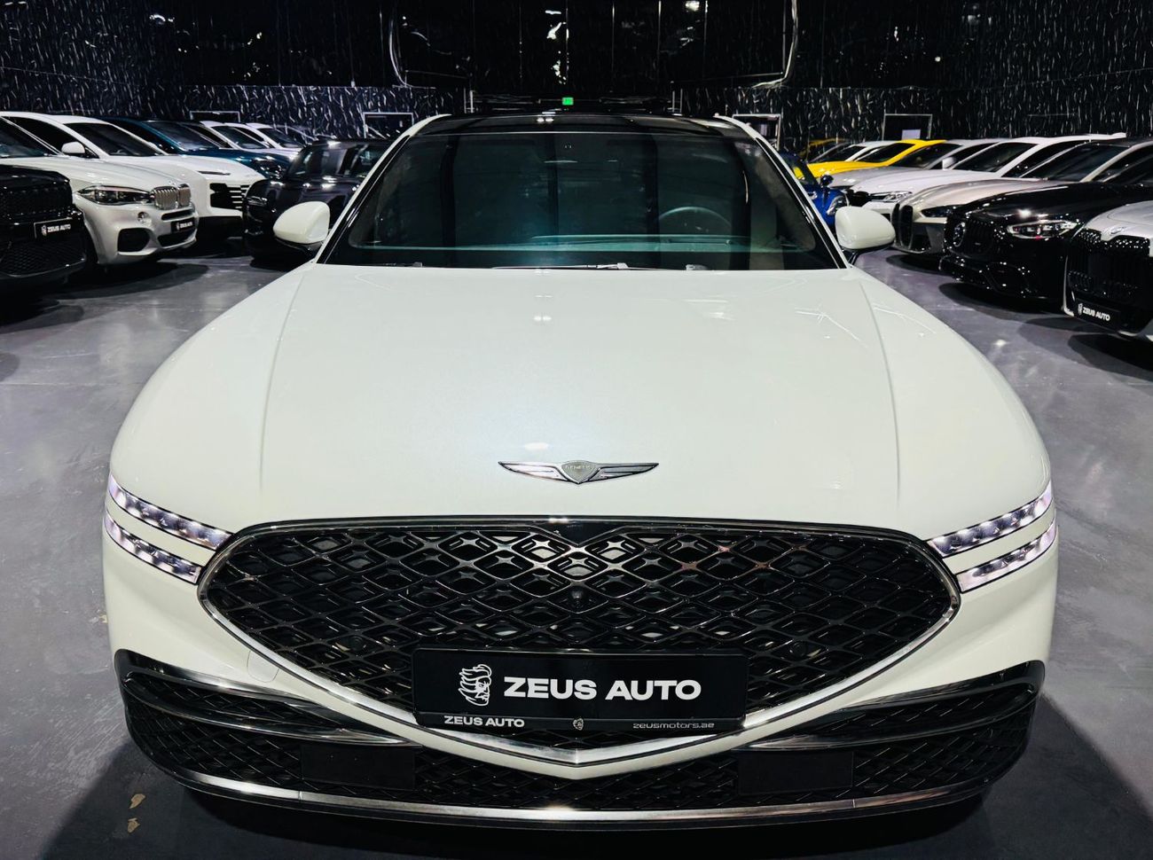 Genesis G90 Limousine 3.5L (375 HP) 2023 Genesis G90, Aug 2028 Genesis Warranty, Fully Loaded, Very Low Kms, GCC