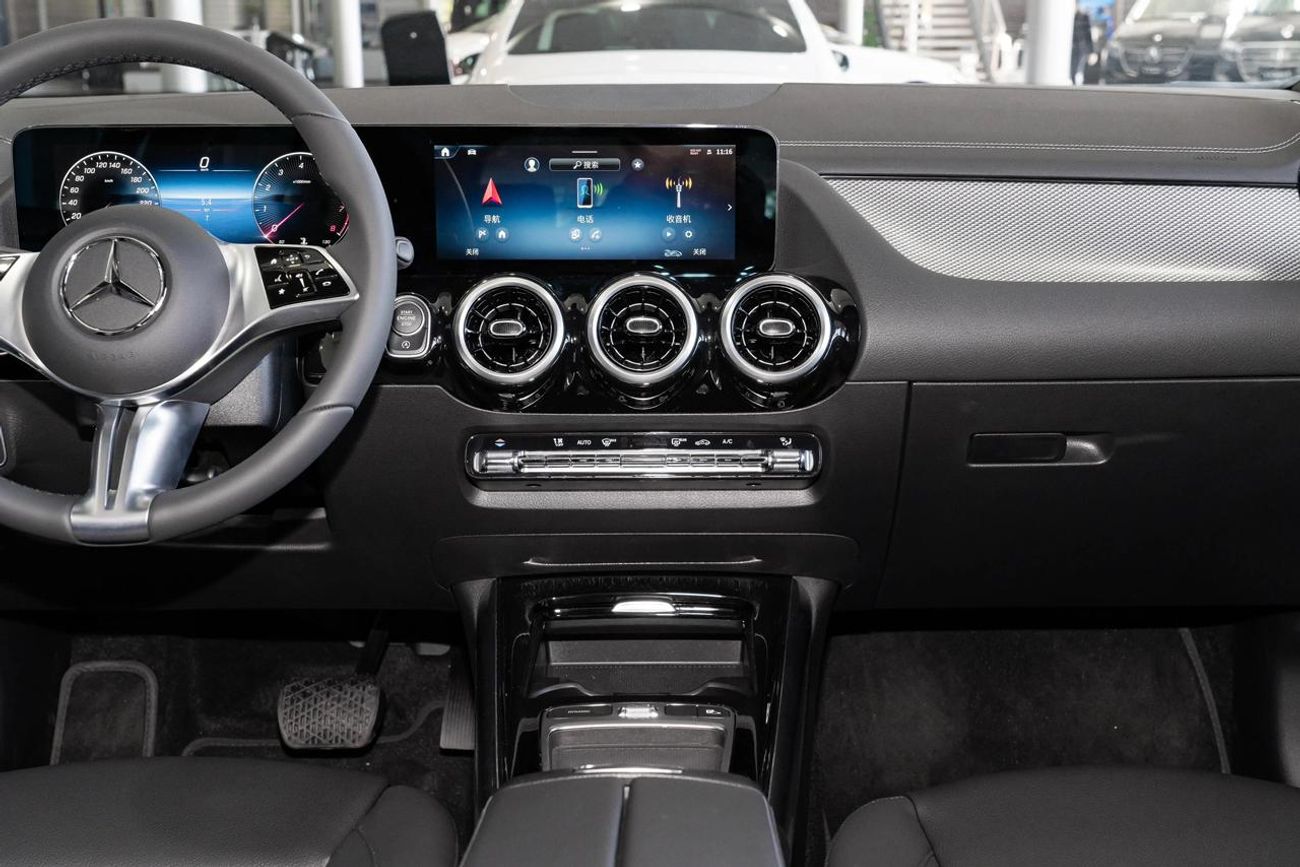 Mercedes-Benz GLA 200 MERCEDES BENZ GLA200 1.3L TURBO FULL OPTION MODEL 2025