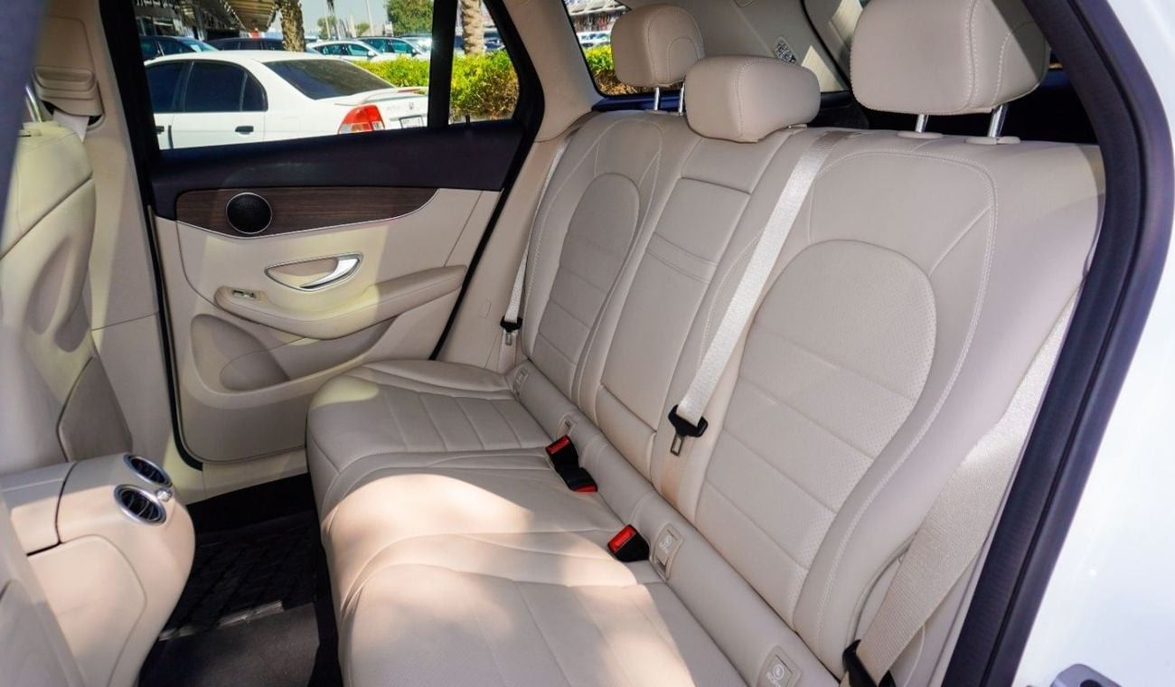 مرسيدس بنز GLC 300 4MATIC 2.0L Mercedes GLC300 AMG  OFFER PRICE 2022 FULLY LOADED