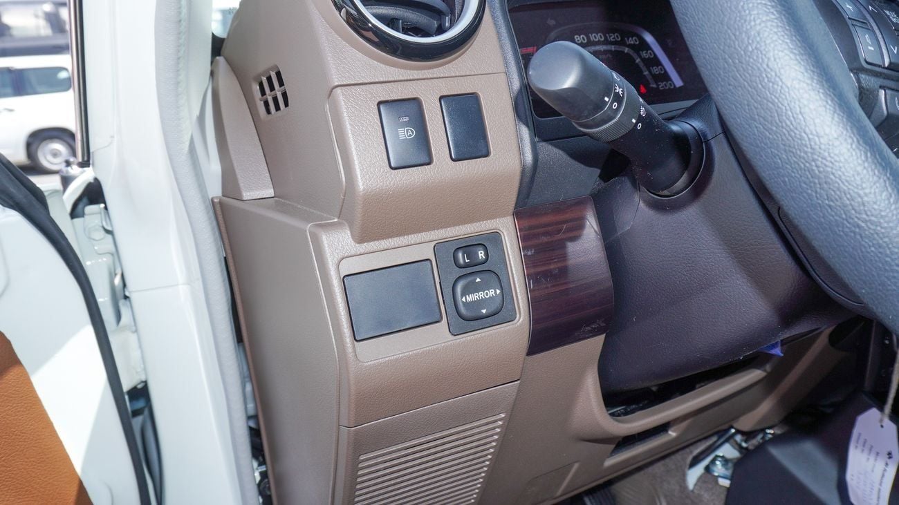 تويوتا لاند كروزر 70 HT VXR LX 4.0L V6 A/ T  Al Futtaim