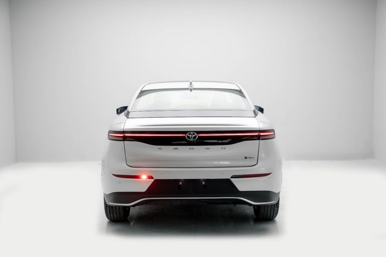 تويوتا كراون HEV 2.5L - Precious White Pearl Inside Black | Export Only