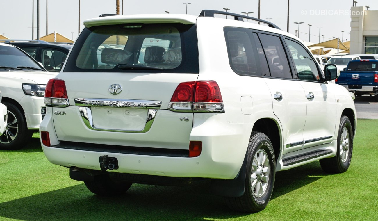 Toyota Land Cruiser GXR V8