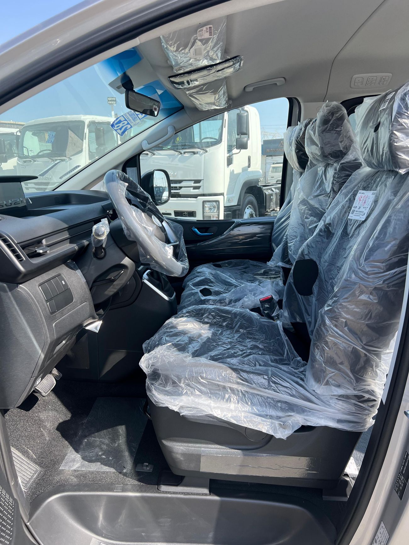 Hyundai Staria Hyundai Staria 3.5L Petrol, Van 9 Seats, Color Silver, Model 2025 (GCC SPECS) AT