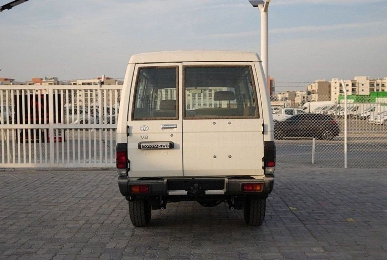 تويوتا لاند كروزر 70 Toyota Land Cruiser Hard Top LC78 4.5L 3DOOR V8 Diesel 2025