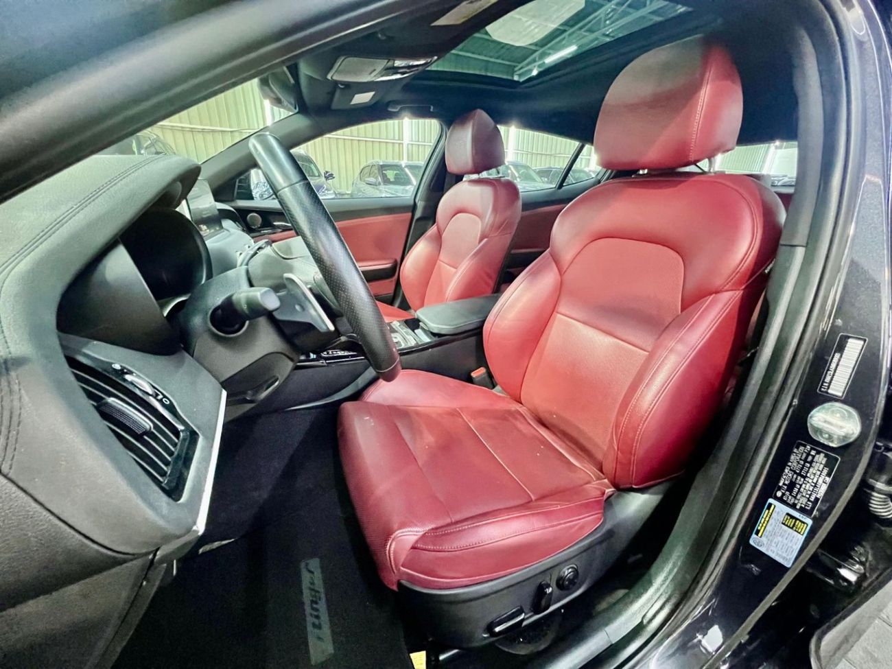 Kia Stinger 2.0T 2.0L warranty one year bank financie available 0 dawon payment