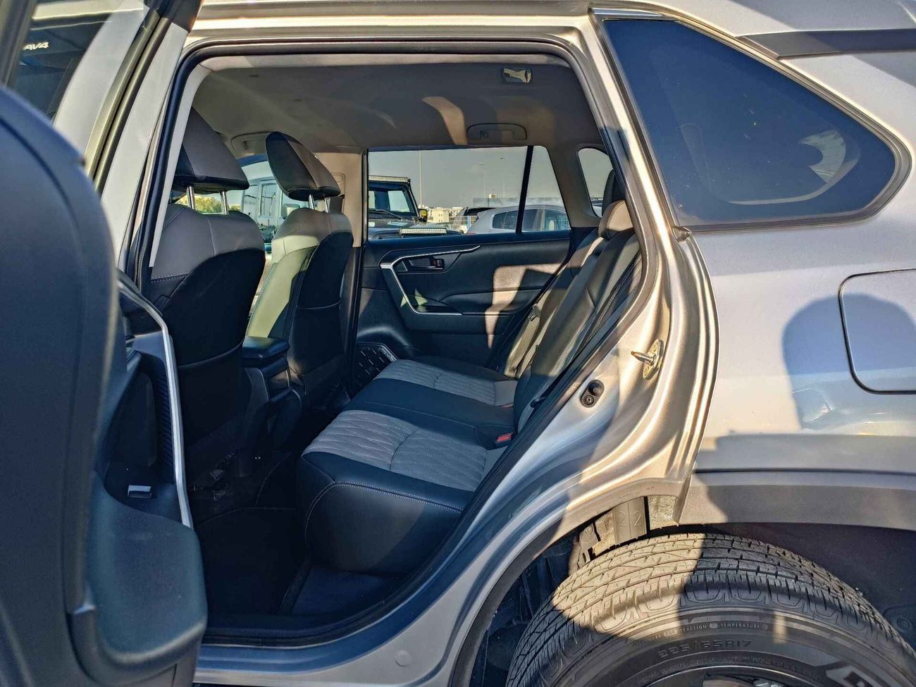 Toyota RAV4 LE/ LEATHER SEATS/ RIMS/ DVD CAMERA/ RADAR/LOT#74486