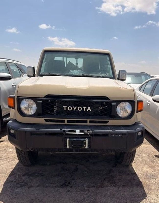 Used 2025 New Toyota Land Cruiser Pick Up PICKUP 70th LX1 4.0L for sale in UAE | Verified Second Hand New Toyota Land Cruiser Pick Up PICKUP 70th LX1 4.0L Price