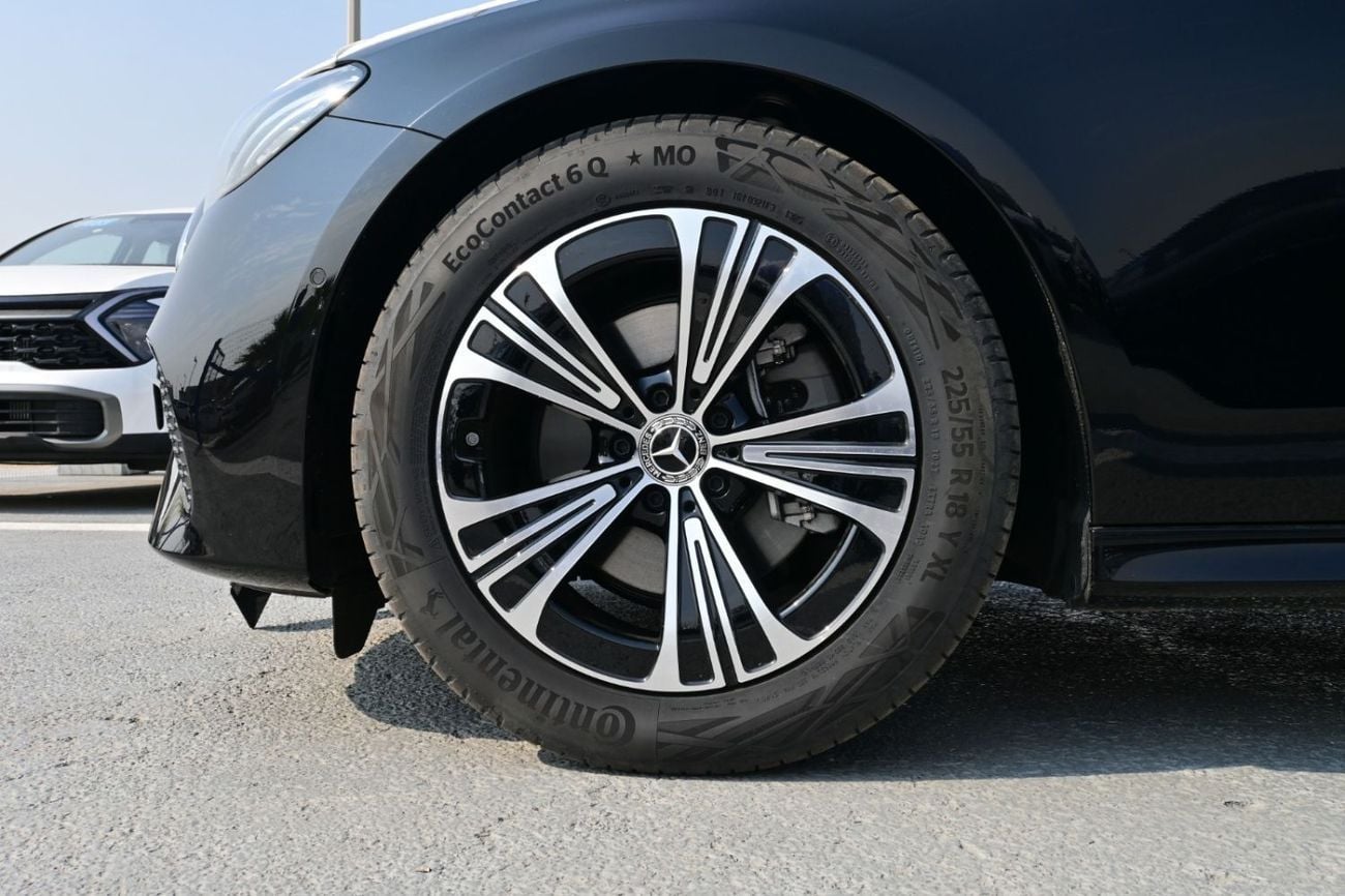 Mercedes-Benz E200 Mercedes-Benz E200 2.0L Turbo + Mild Hybrid Color Black Model2026