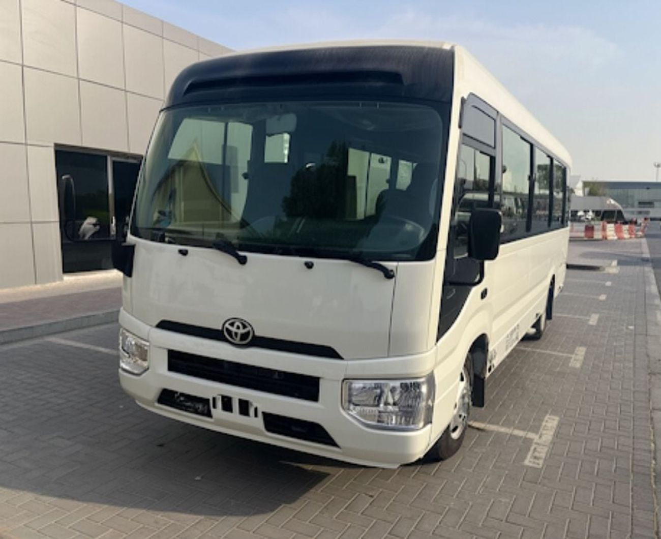 تويوتا كوستر ECTTAE004 - 2025 Toyota Coaster - 4.0L Diesel Manual – 23 Seats, Auto Door, 3PSB, Mic, Baggage Rack 