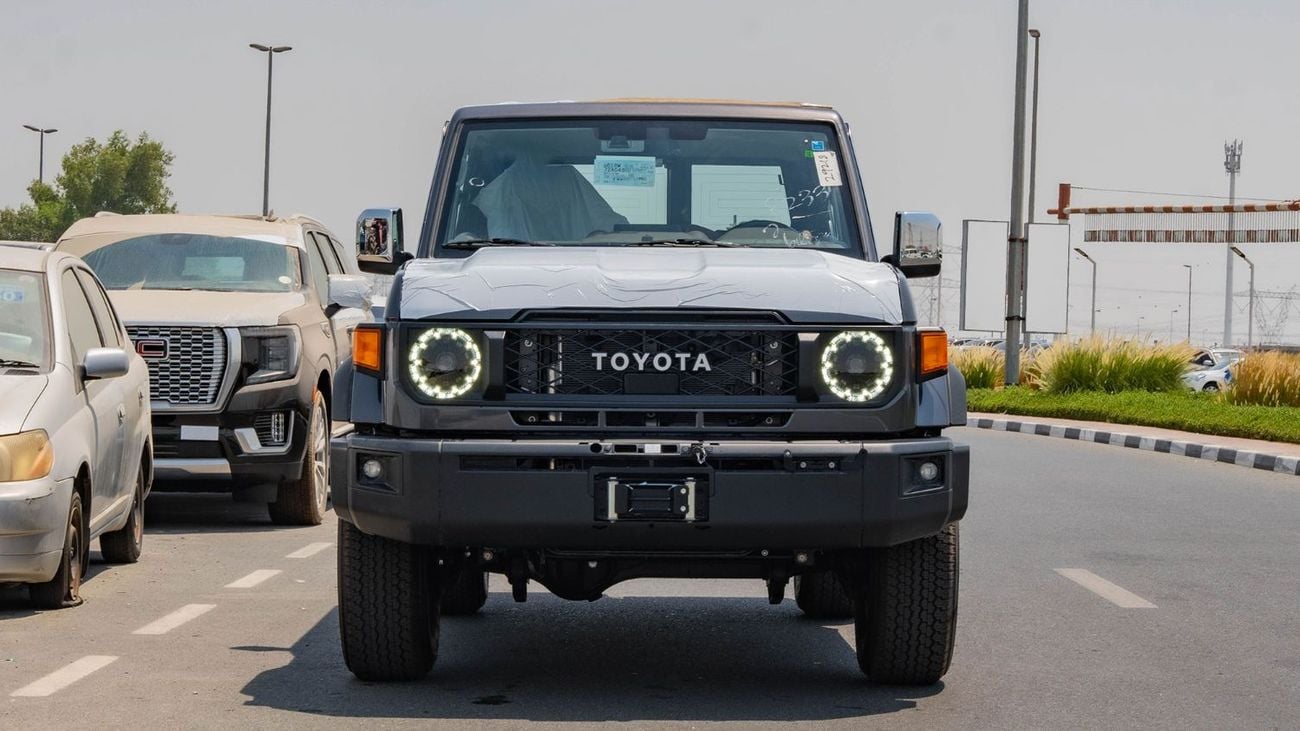 تويوتا لاند كروزر 70 2025 Toyota Land Cruiser LC 71 4.0L Petrol AT Full Option Dark Grey