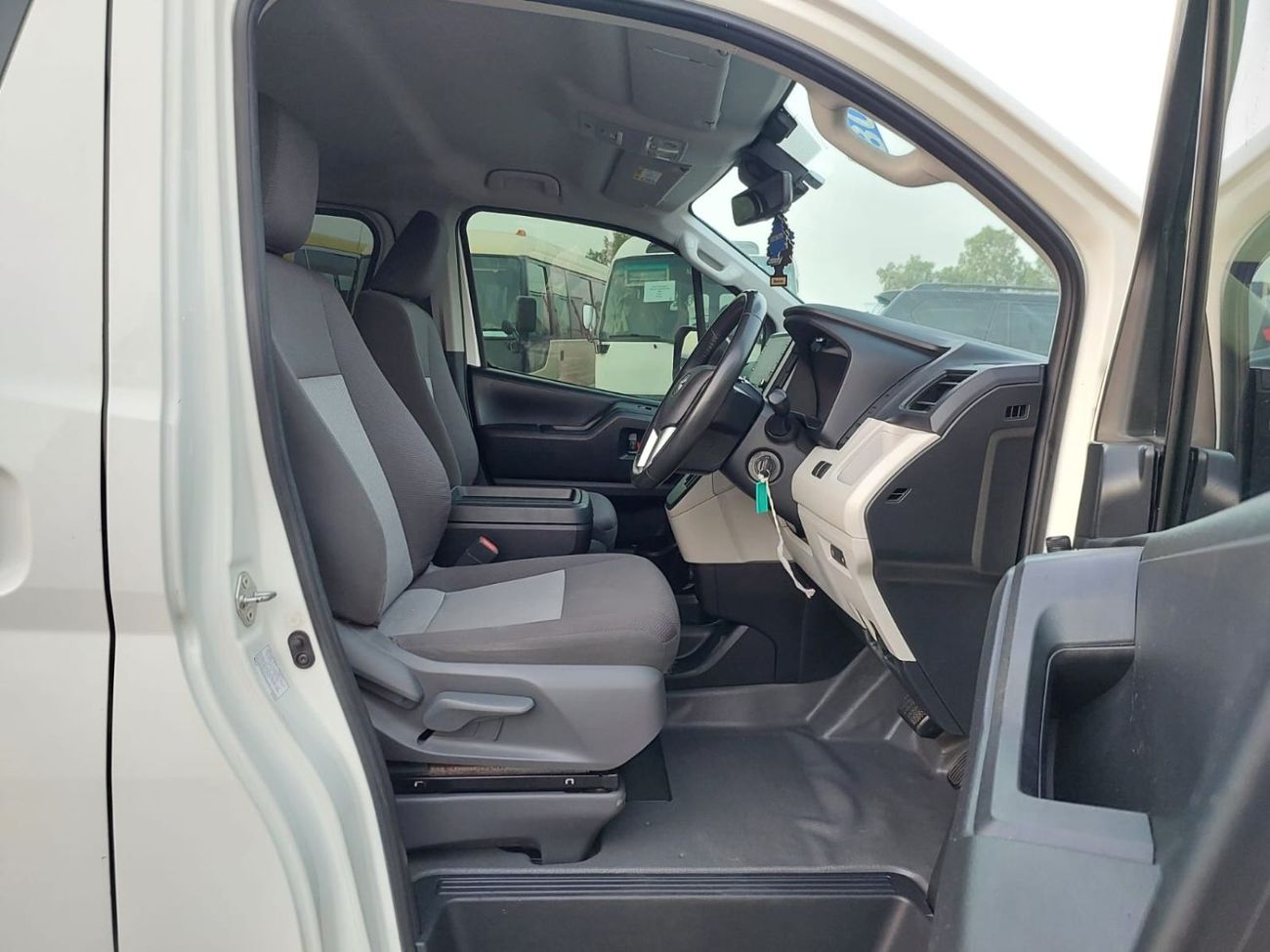 Toyota Hiace TOYOTA HIACE COMMUTER VAN RHD 2022 MODEL 2.8 L DIESEL AUTOMATIC(PM42119)