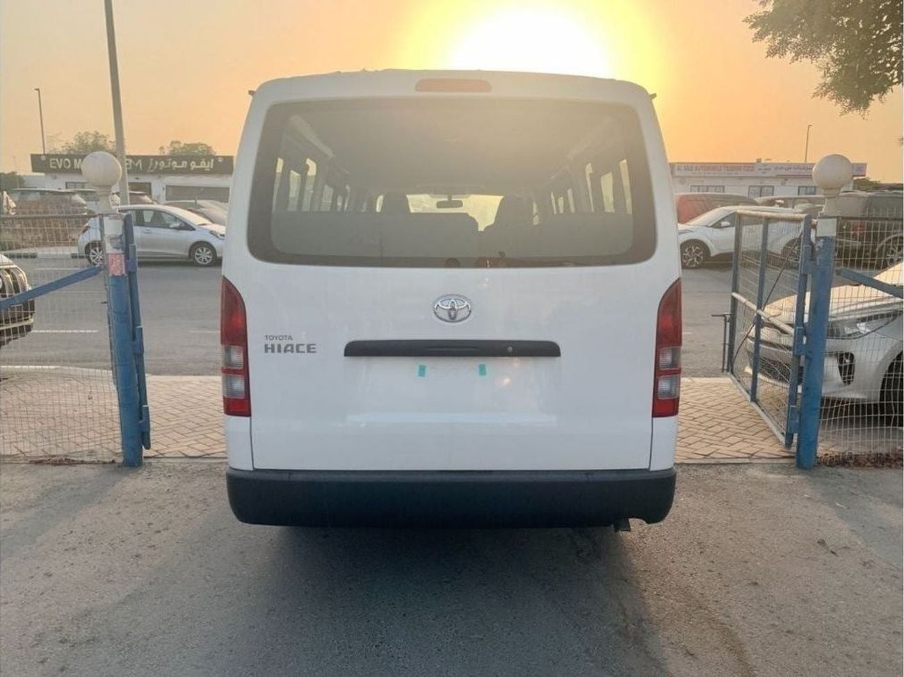 Toyota Hiace 2500cc DSL AIRBAGS + ABS 15 SEATER 2023MY
