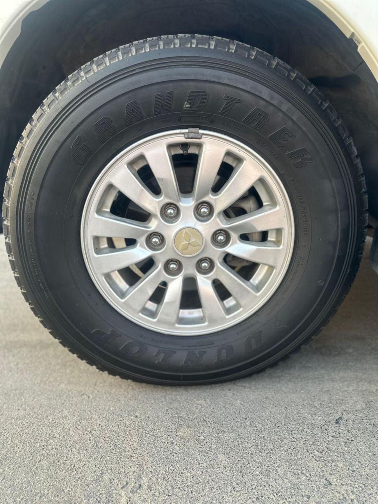 Mitsubishi Pajero GLS 3.5L (186 HP) (7 Seater)